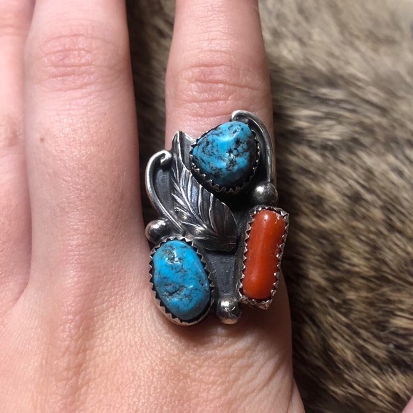 Vintage old pawn Native American Navajo chunky turquoise and coral overlay ring - Picture 3 of 4